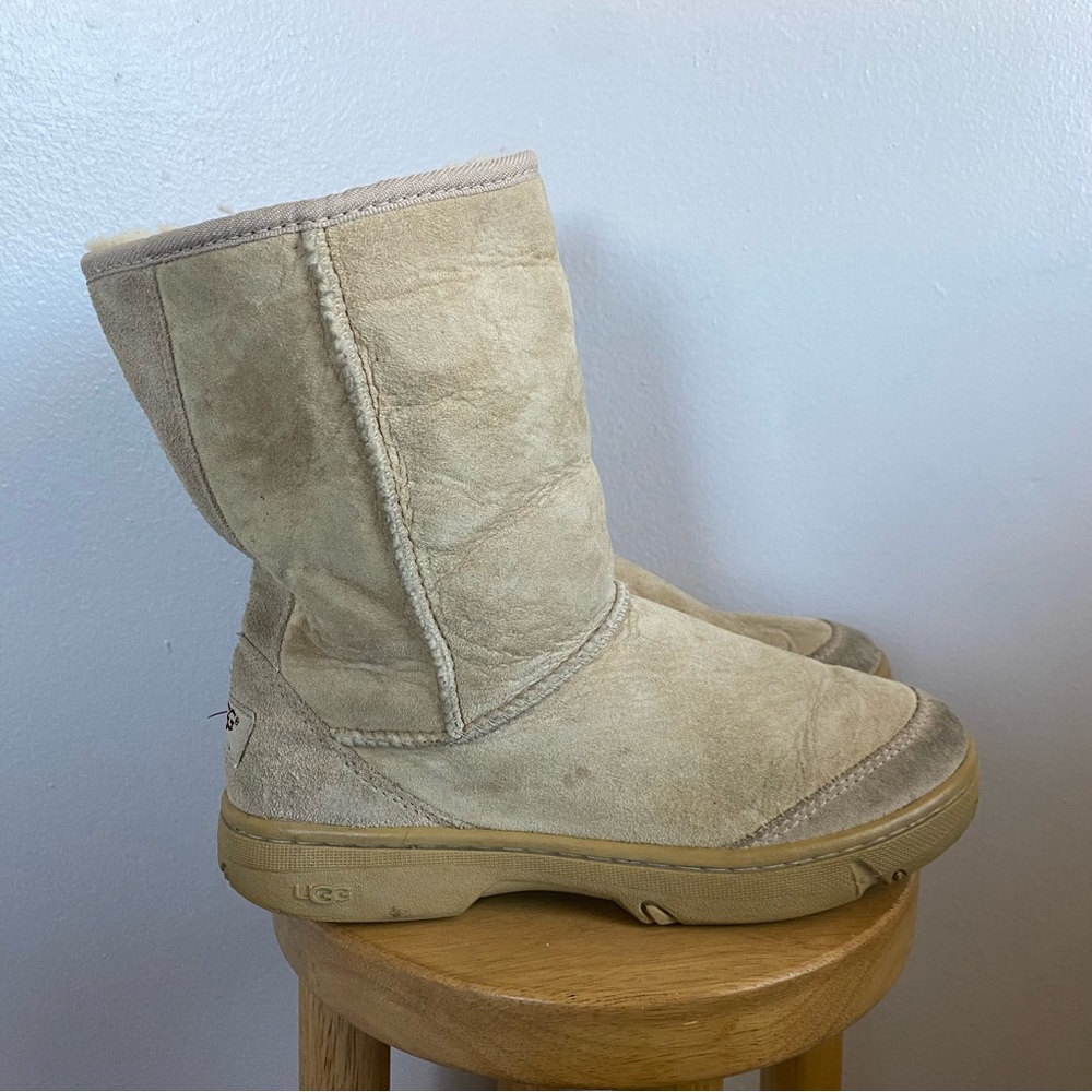 UGG Australia Women's Size US 8 Tan Ultimate Short Leather Sheepskin Lined 5275